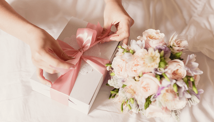結婚式欠席 結婚祝いにおすすめのプレゼントをご紹介 選び方のポイントやマナー メッセージ文例付き Ntt西日本